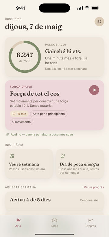Pantalla Avui de StrongDay 40+ amb passos, sessió de força del dia i opcions d'inici ràpid