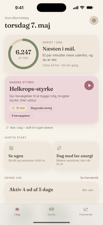 StrongDay 40+ I dag-skærm med skridt, dagens styrketræning og hurtigstartmuligheder