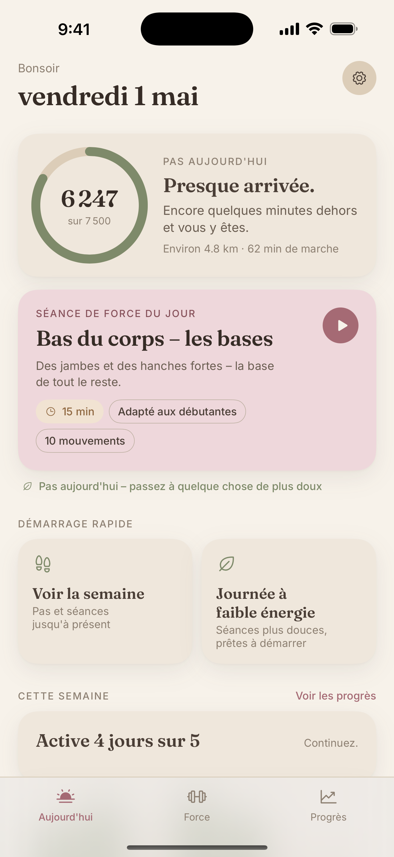 Écran Aujourd'hui de StrongDay 40+ avec les pas, la séance de renforcement du jour et les options de démarrage rapide