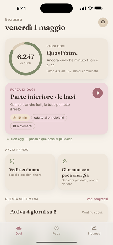 Schermata Oggi di StrongDay 40+ con passi, sessione di forza del giorno e opzioni di avvio rapido