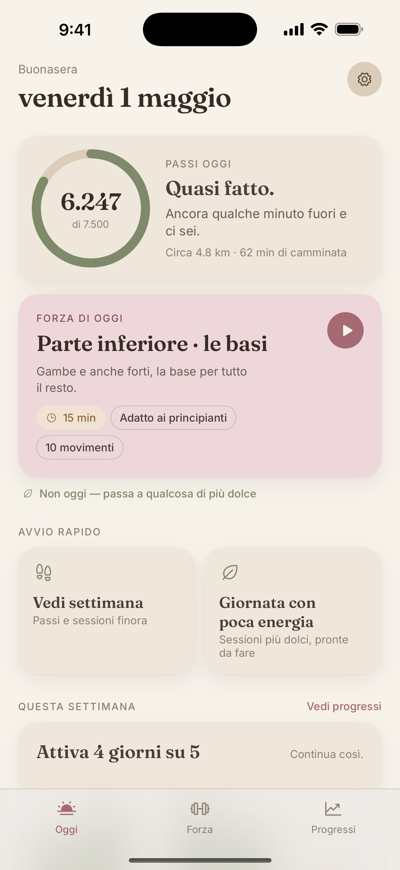 Schermata Oggi di StrongDay 40+ con passi, sessione di forza del giorno e opzioni di avvio rapido