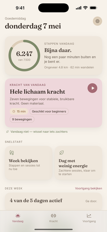 StrongDay 40+ Vandaag-scherm met stappen, de krachtsessie van vandaag en snelstart-opties