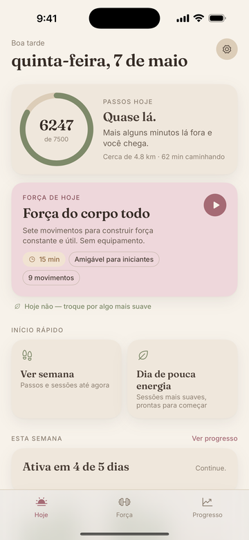 Ecrã Hoje da StrongDay 40+ com passos, a sessão de força do dia e opções de início rápido